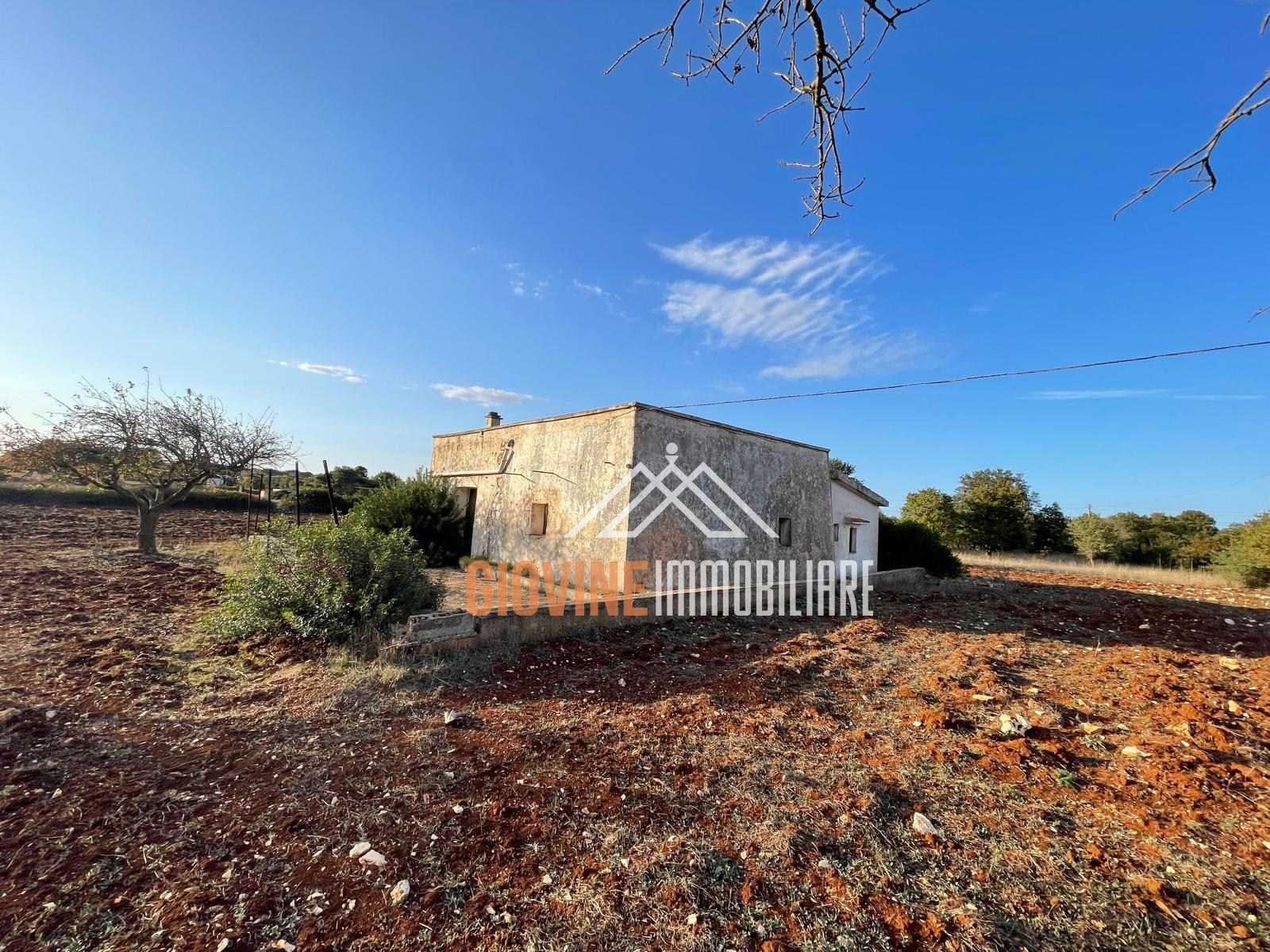 RIF. 1354 MASSERIA – CASALE CON TRULLI E  STRADA S. DOMENICO A 8 KM DA MARTINA FRANCA